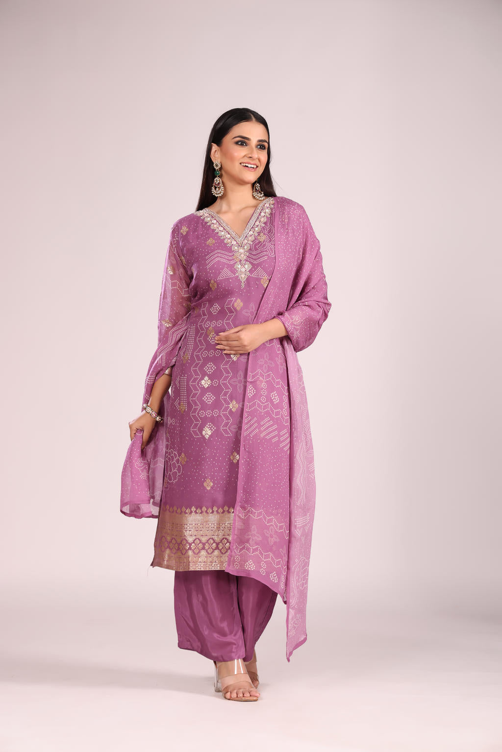 Mauve Organza Kurti Set with Pant & Dupatta โ Printed, Hand Embroidery, 3 Pc