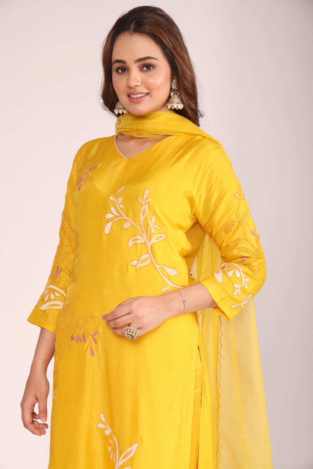 3 Pc Kurti Pant Dupatta Set โ Organza Ethnic Wear