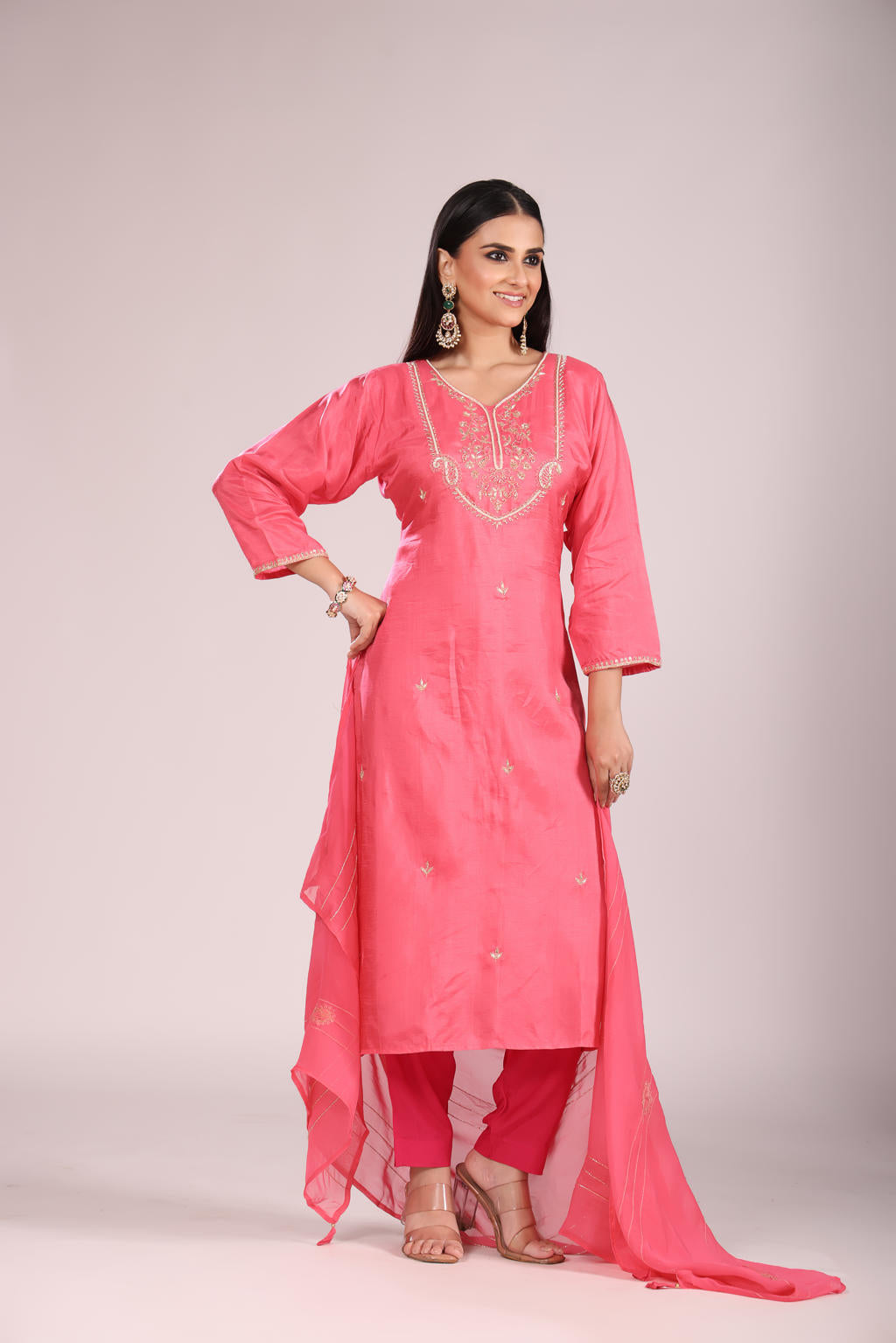 Pink 3 Pc Kurti Pant Dupatta Set โ Organza Silk with Hand Embroidery