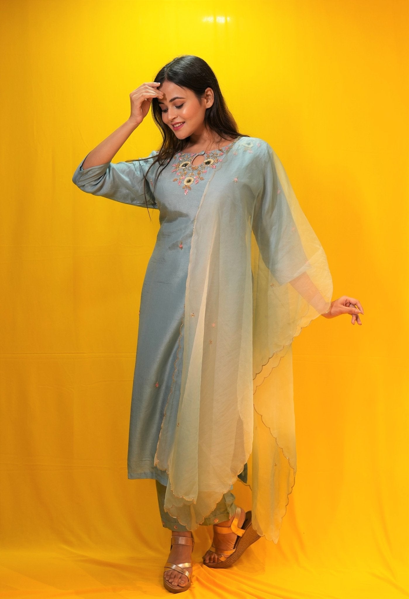 PF7005A Kurtis Ethnic Clothing Hand Embroidery Kurta Sets Silk