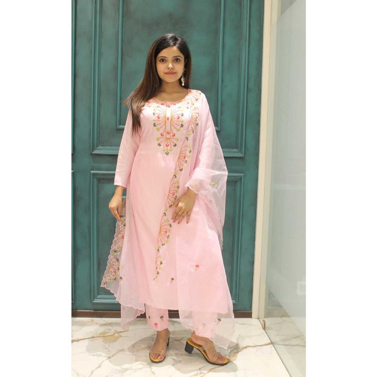 PF7527 Pink Kurtis Ethnic Clothing Hand Embroidery Kurta Sets Silk