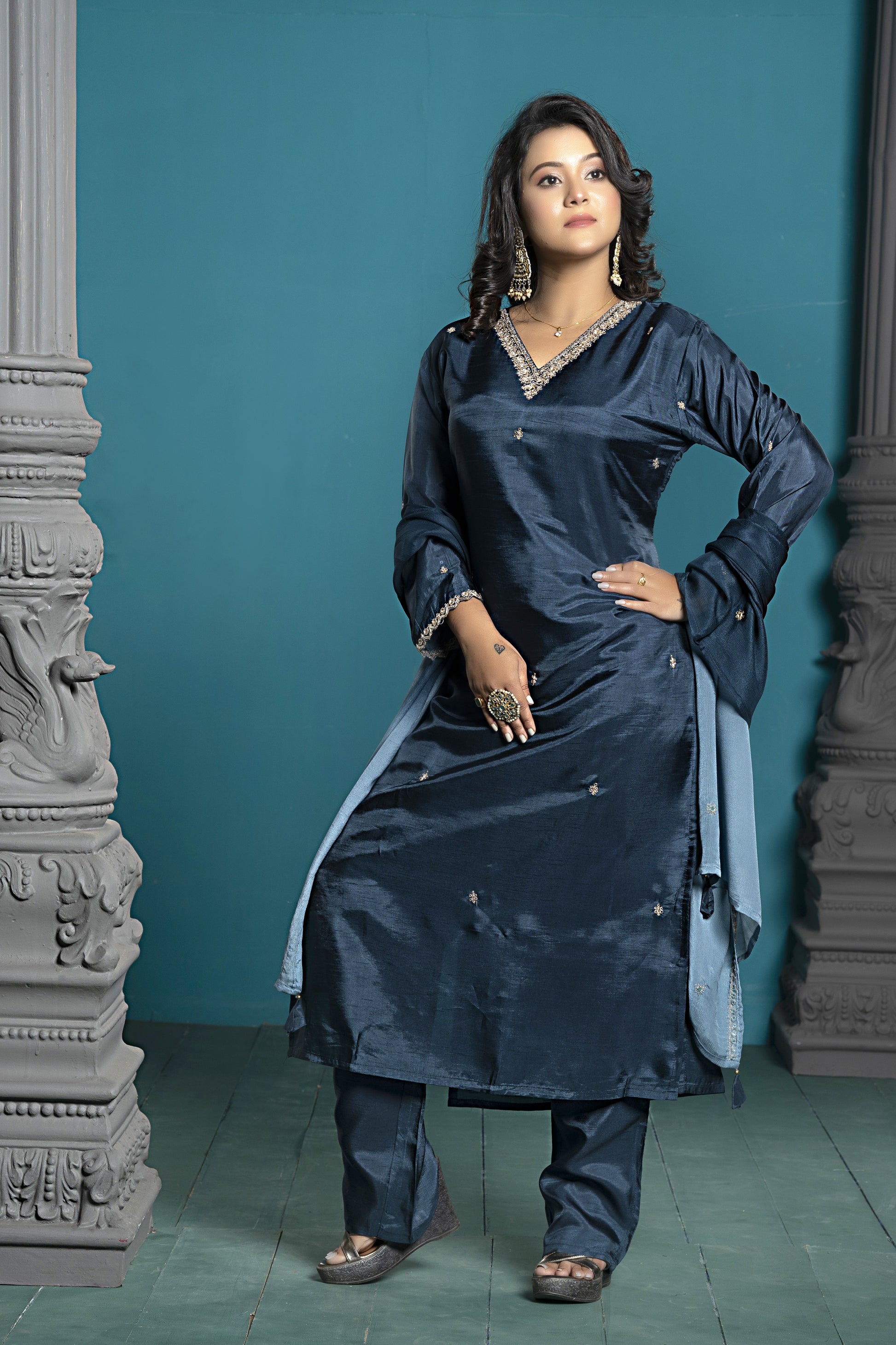 PF8003A Blue Kurtis Ethnic Clothing Hand Embroidery Kurta Sets Silk